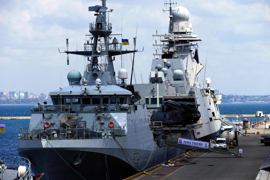 Britain sends a warship to Guyana due to tensions with Venezuela