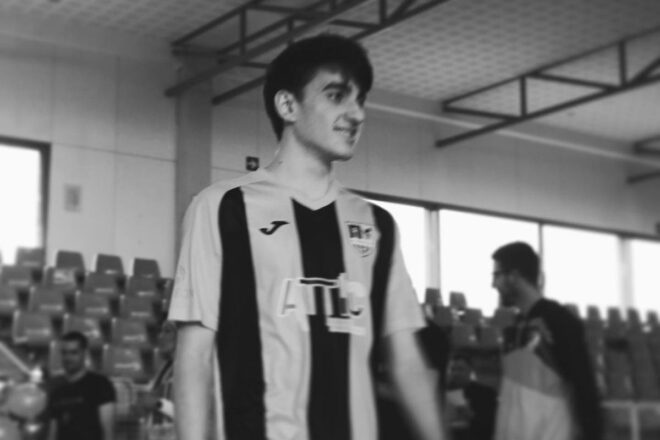 S’ha mort un futbolista de 19 anys que va rebre un cop al cap durant un partit