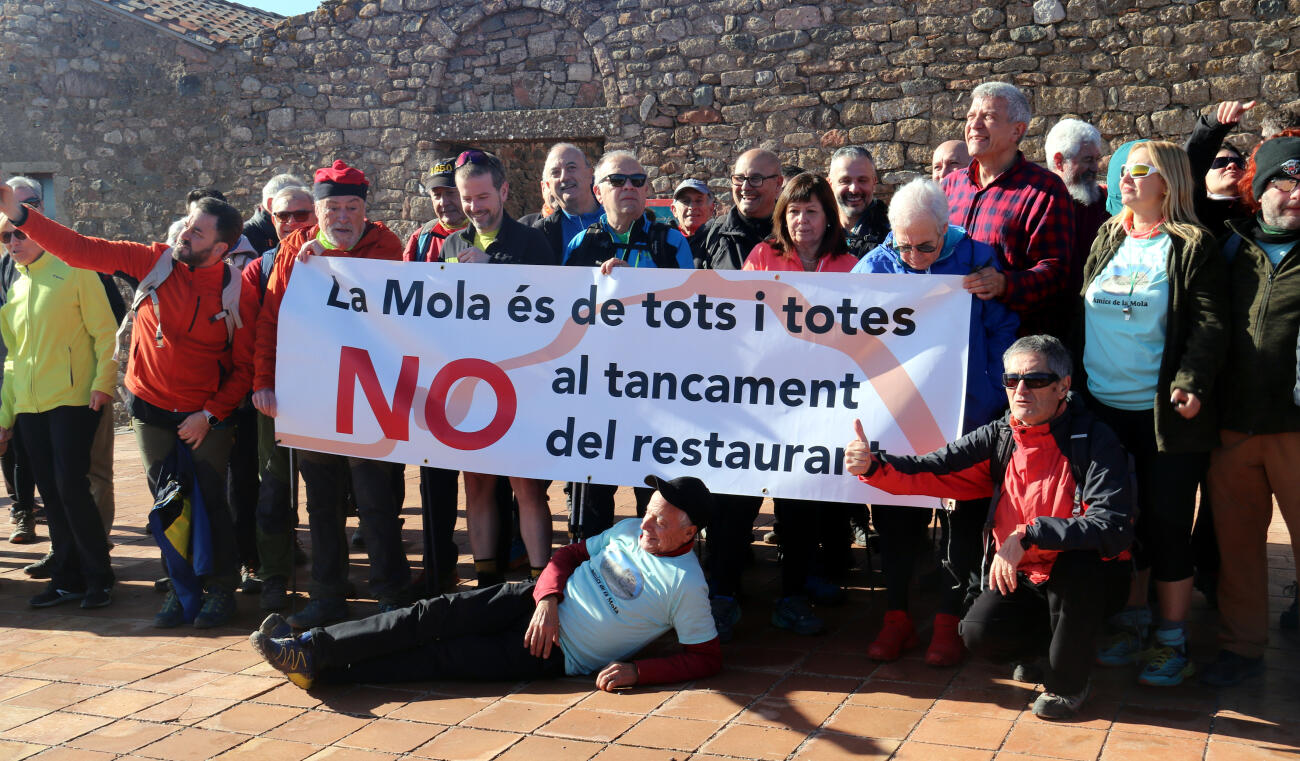 Clients i excursionistes durant la protesta (fotografia: ACN / Àlex Recolons).
