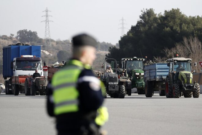 Els pagesos nord-catalans es mobilitzen per tornar a blocar l’autopista A-9