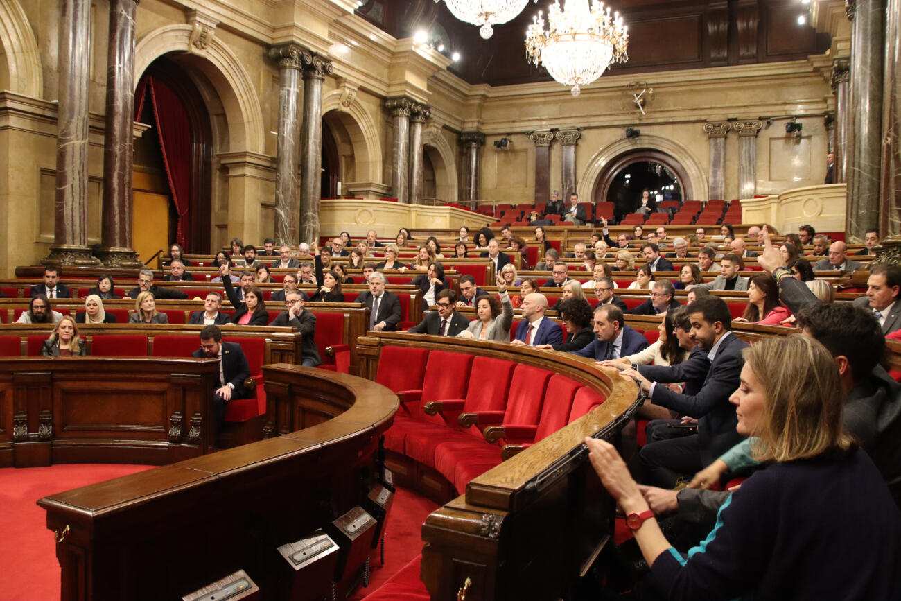 Pla general de l'hemicicle en el moment de la votació per a convalidar el decret de pròrroga pressupostària (fotografia: ACN / Mariona Puig).