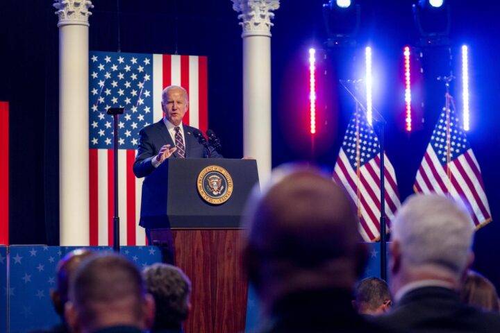 El president dels Estats Units, Joe Biden, durant l'acte fet prop del Parc Nacional Històric de Valley Forge a Blue Bell, Pennsilvània. (Fotografia de Shawn Thew)
