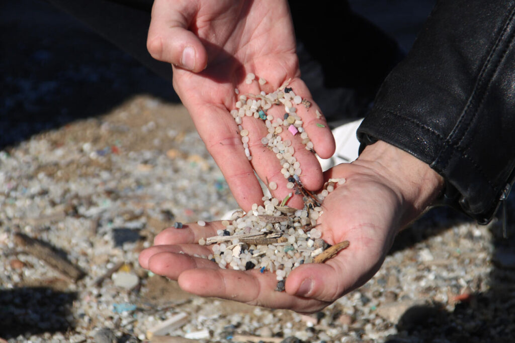 Els pèl·lets, una contaminació persistent i sense fi a la Costa Daurada