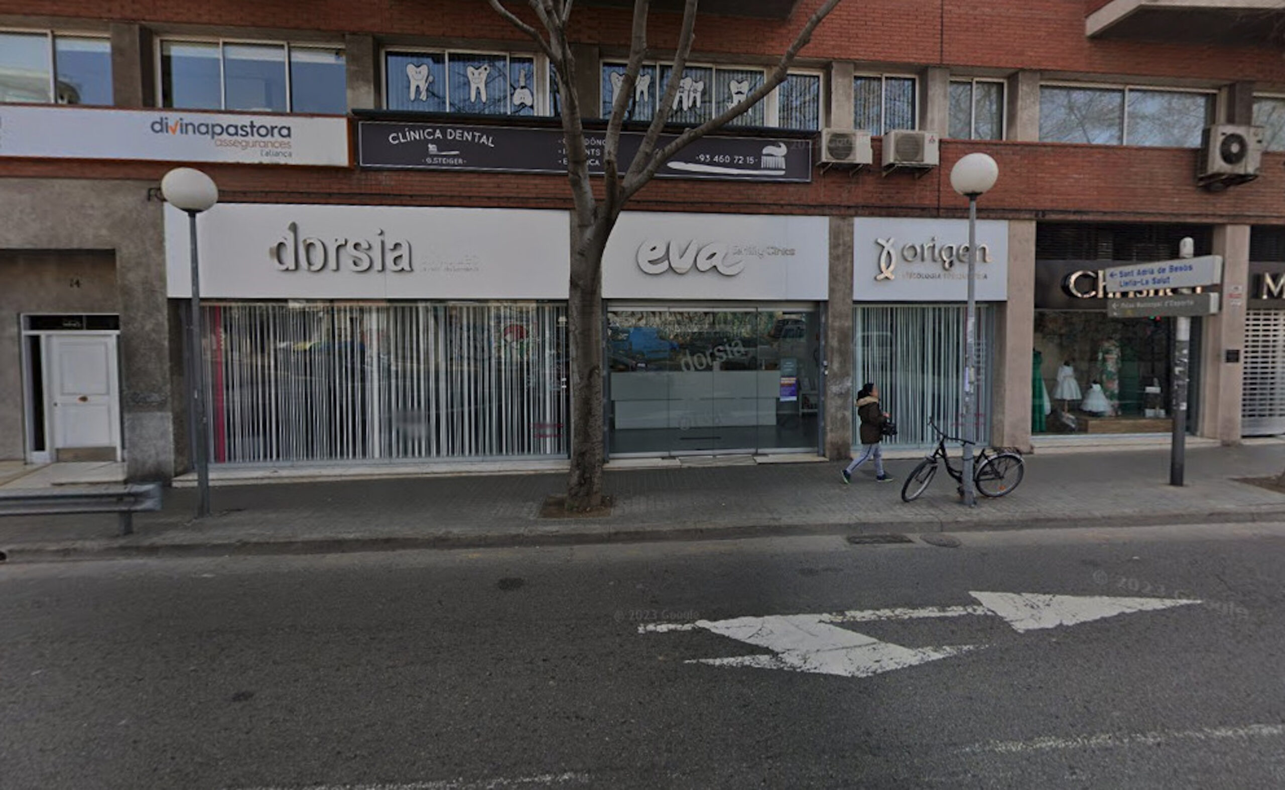 Façana de la clínica de Badalona (fotografia: Google).