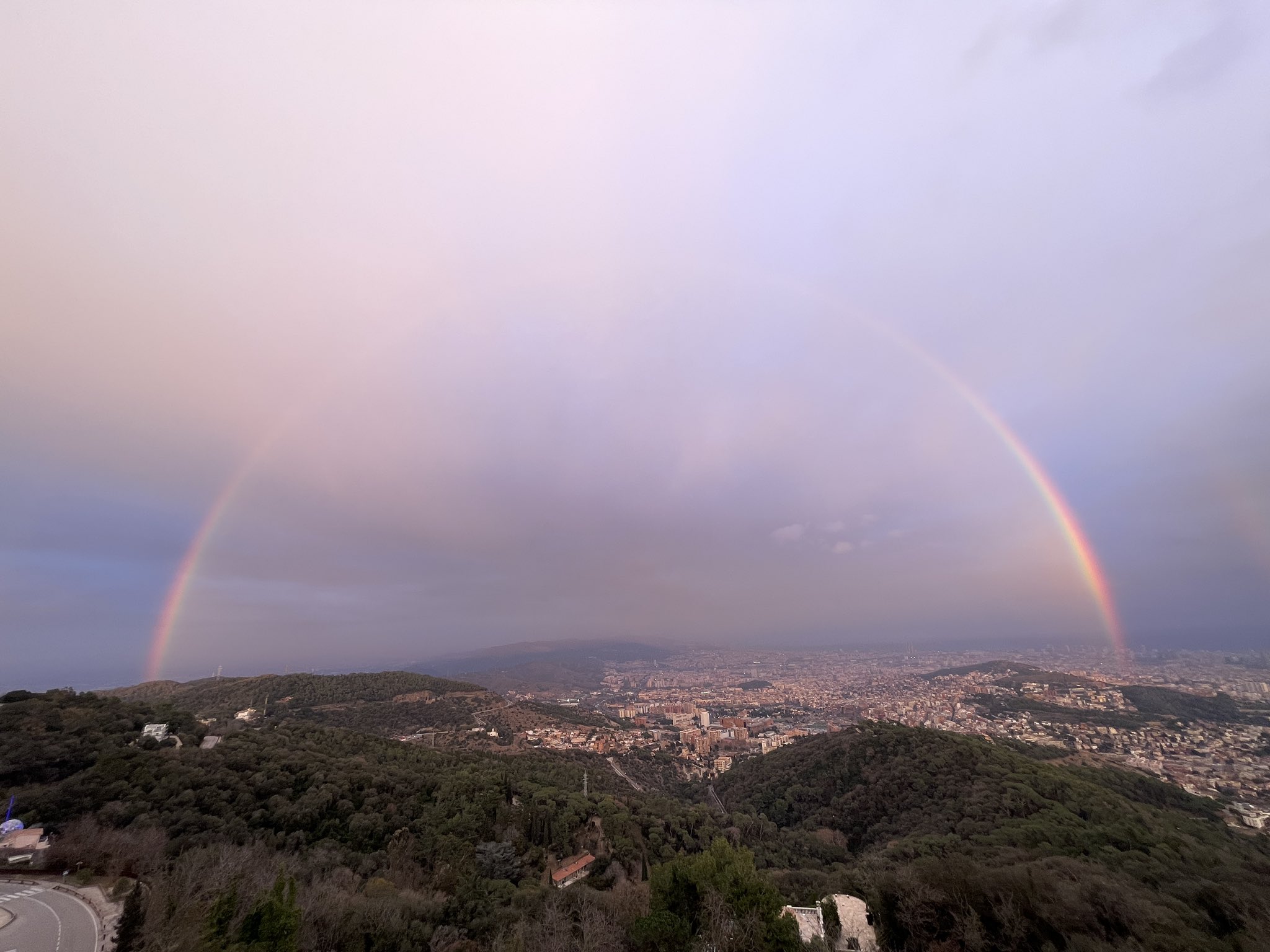 Arc de Sant Martí a Barcelona (fotografia: parc d'atraccions Tibidabo).