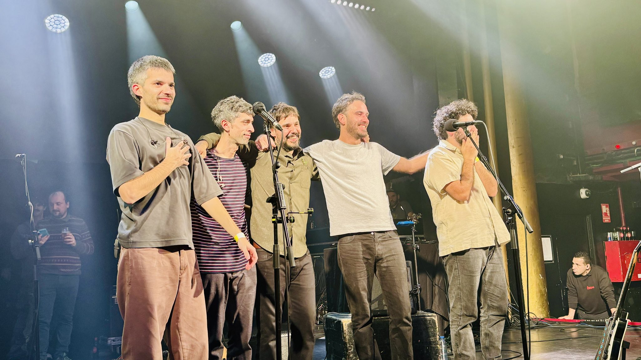 Da Souza, en un moment del concert de la Sala Apolo de Barcelona (fotografia: @BenBurison).