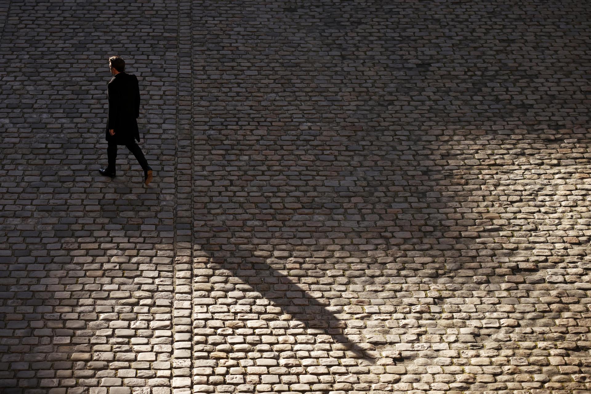 Emmanuel Macron, fotografiat durant la cerimònia de comiat a Jacques Delors. (Fotografia de Yoan Valat)
