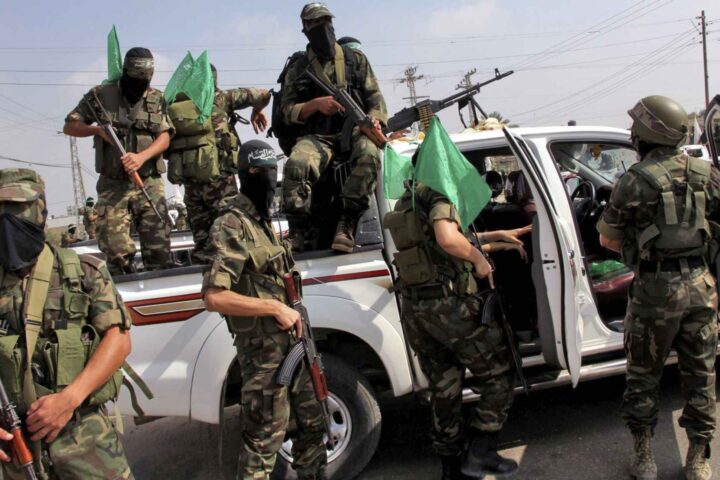 Militants de la brigada d'al-Qasam, el braç armat d'Hamàs (fotografia: Mohamed Saber/EFE).