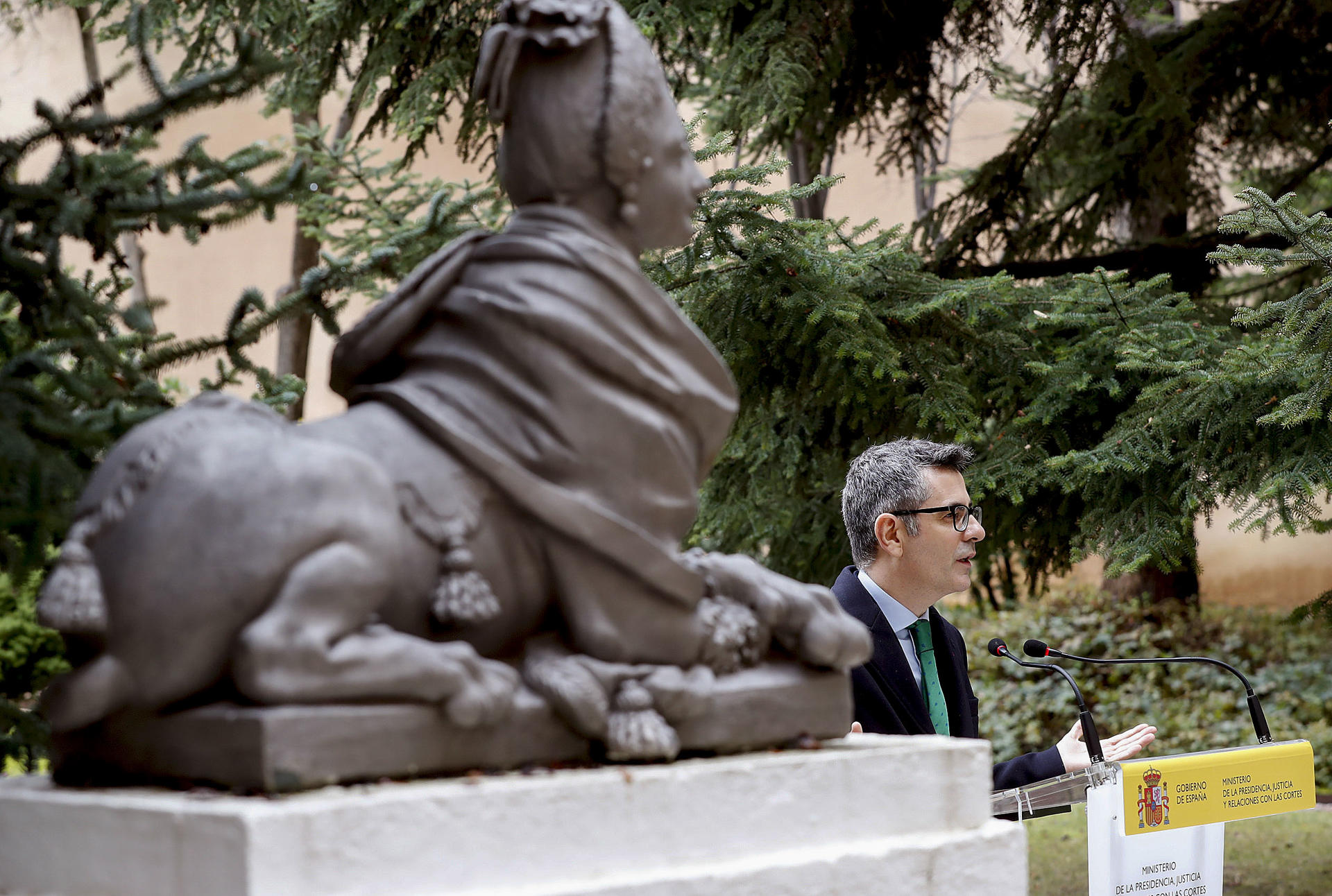 Félix Bolaños fent les declaracions d'ahir (fotografia d' EFE/ J. P. Gandul).