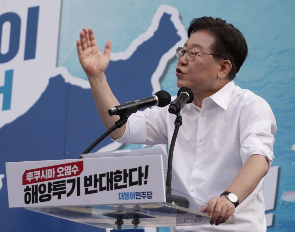 South Korean opposition leader Lee Jae-myung was stabbed in the neck
