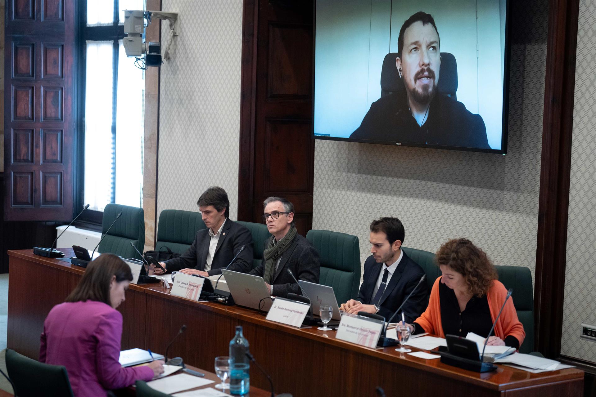 Pablo Iglesias en un moment de la compareixença al parlament (fotografia: Europa Press / David Zorrakino).