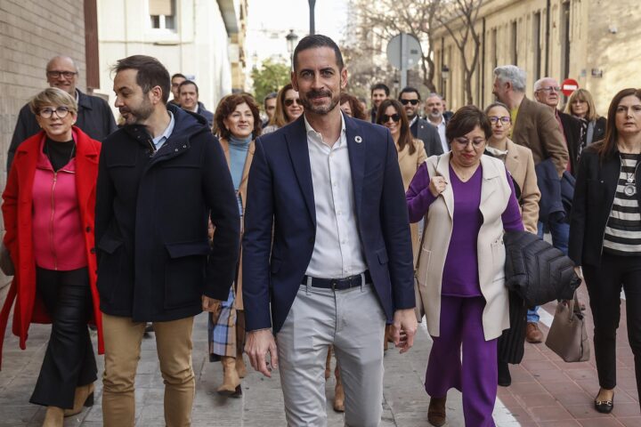 Carlos Fernández Bielsa arribant al comitè nacional del PSPV, fet avui a València (fotografia: Europa Press / Rober Solsona).