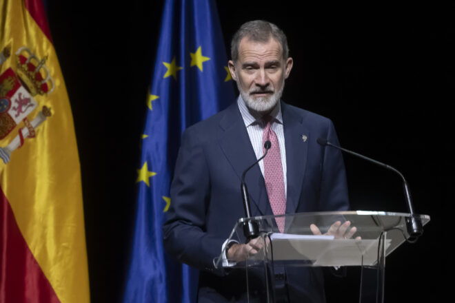 Puente carrega contra Felipe VI per la fotografia amb Javier Negre: “La seva imatge es contamina”