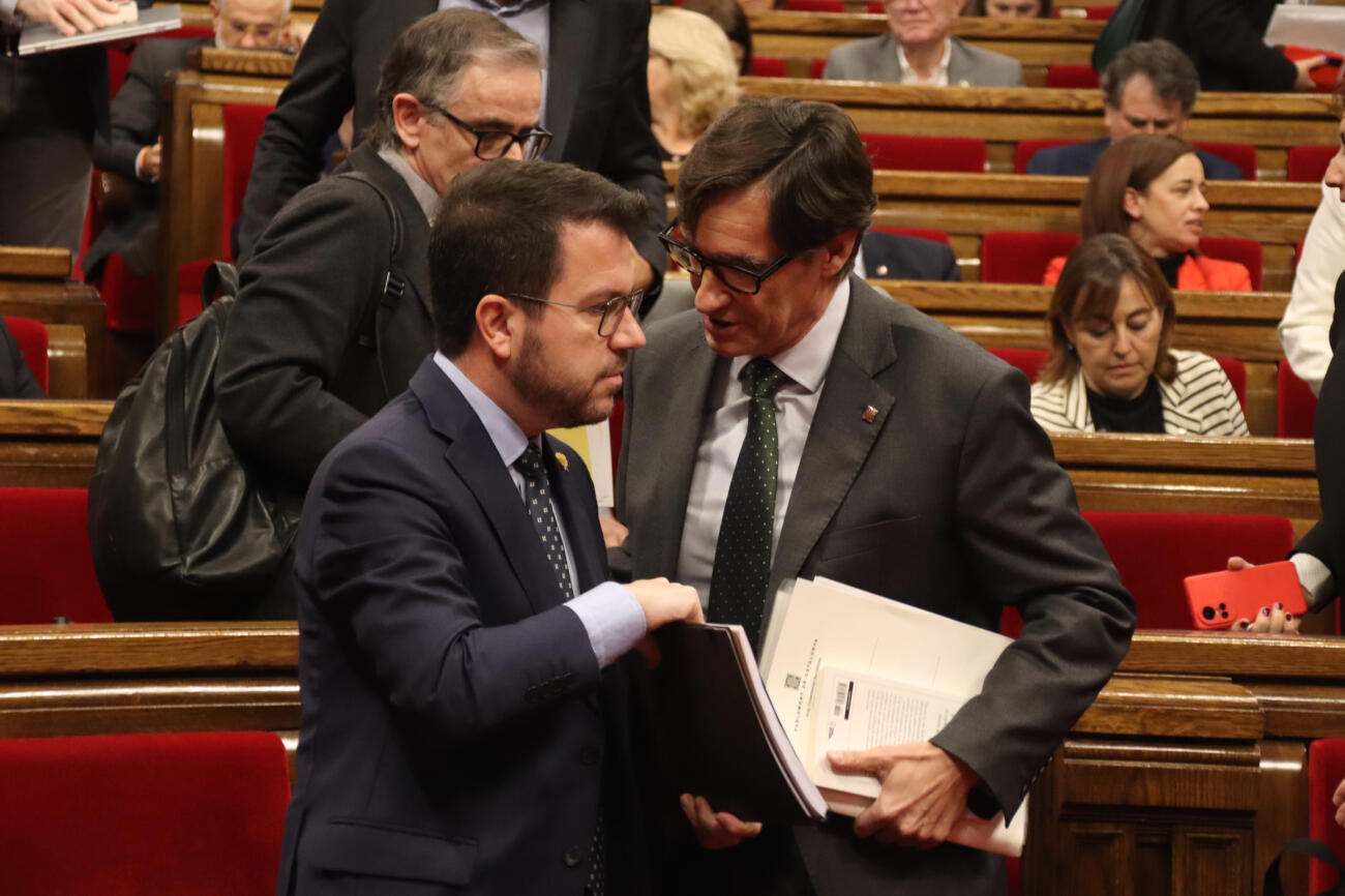 Pere Aragonès i Salvador Illa, en el darrer ple del parlament (fotografia: ACN).