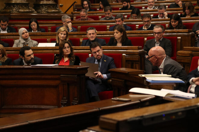 La tractorada torna al parlament: el govern s’examina de la crisi de la pagesia davant l’oposició
