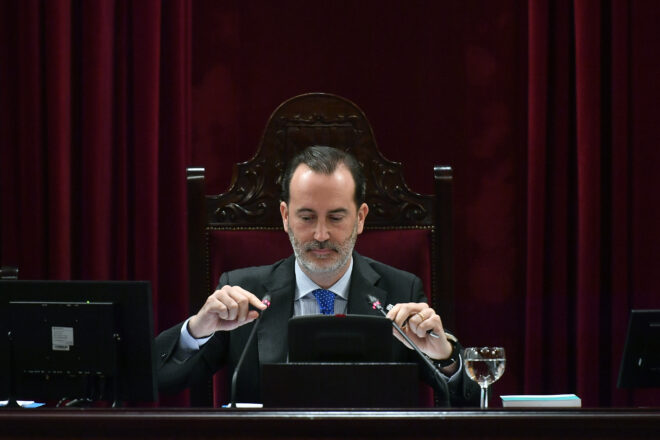 El Parlament Balear debatrà si fa una sessió extraordinària sobre la revocació de Le Senne com a president