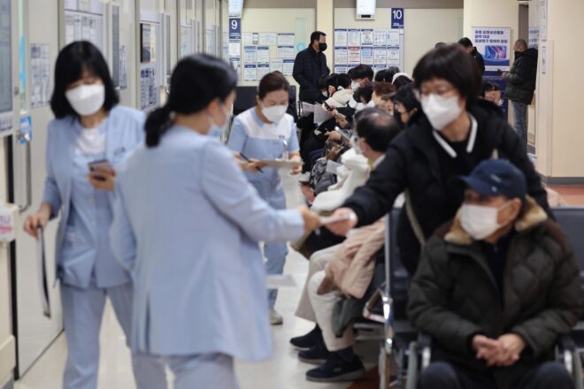Corea del Sud necessita més metges. Una vaga multitudinària demostra que no serà fàcil