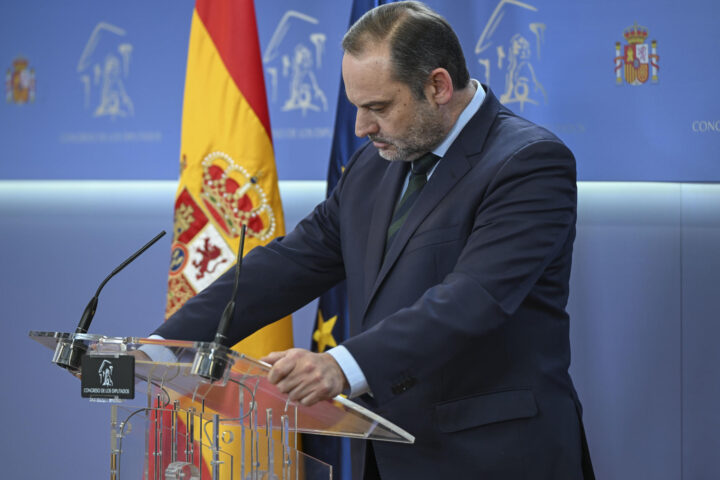 Ábalos, en un moment de la compareixença al congrés espanyol (fotografia: EFE / Fernando Villar).