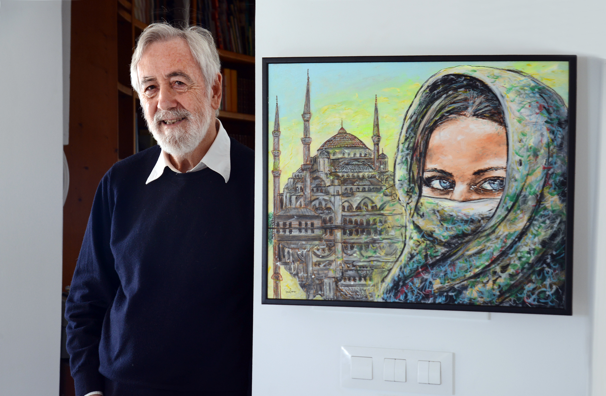 Pau Faner, al costat del quadre que va pintar tot imaginant na Sola, la protagonista de 'La dama de Constantinoble'.