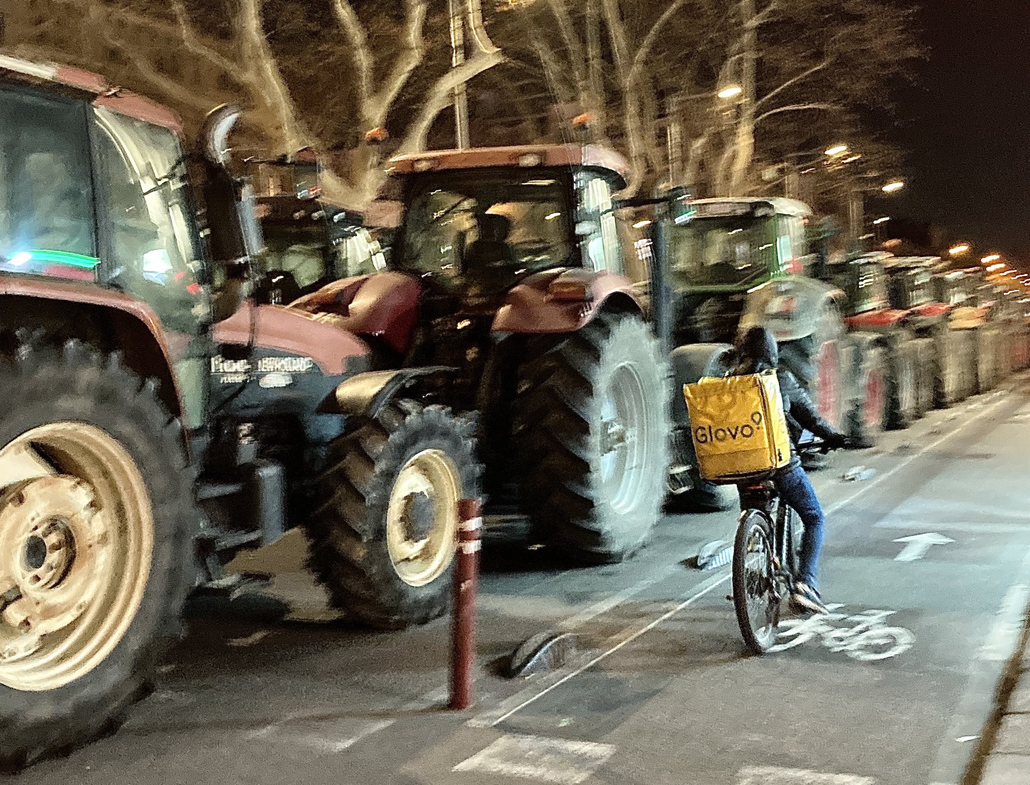 El principi i el final d'una cadena coincidint al carrer d'Aragó de Barcelona el dia 7
