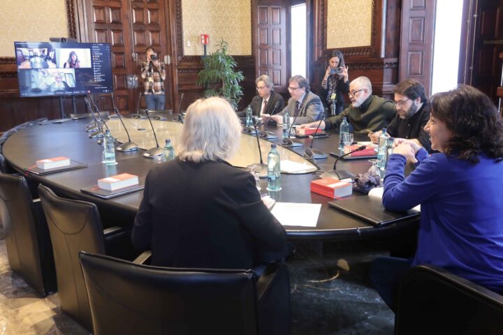 Els membres de la mesa del Parlament de Catalunya, en la reunió d'avui (Fotografia: Parlament de Catalunya)