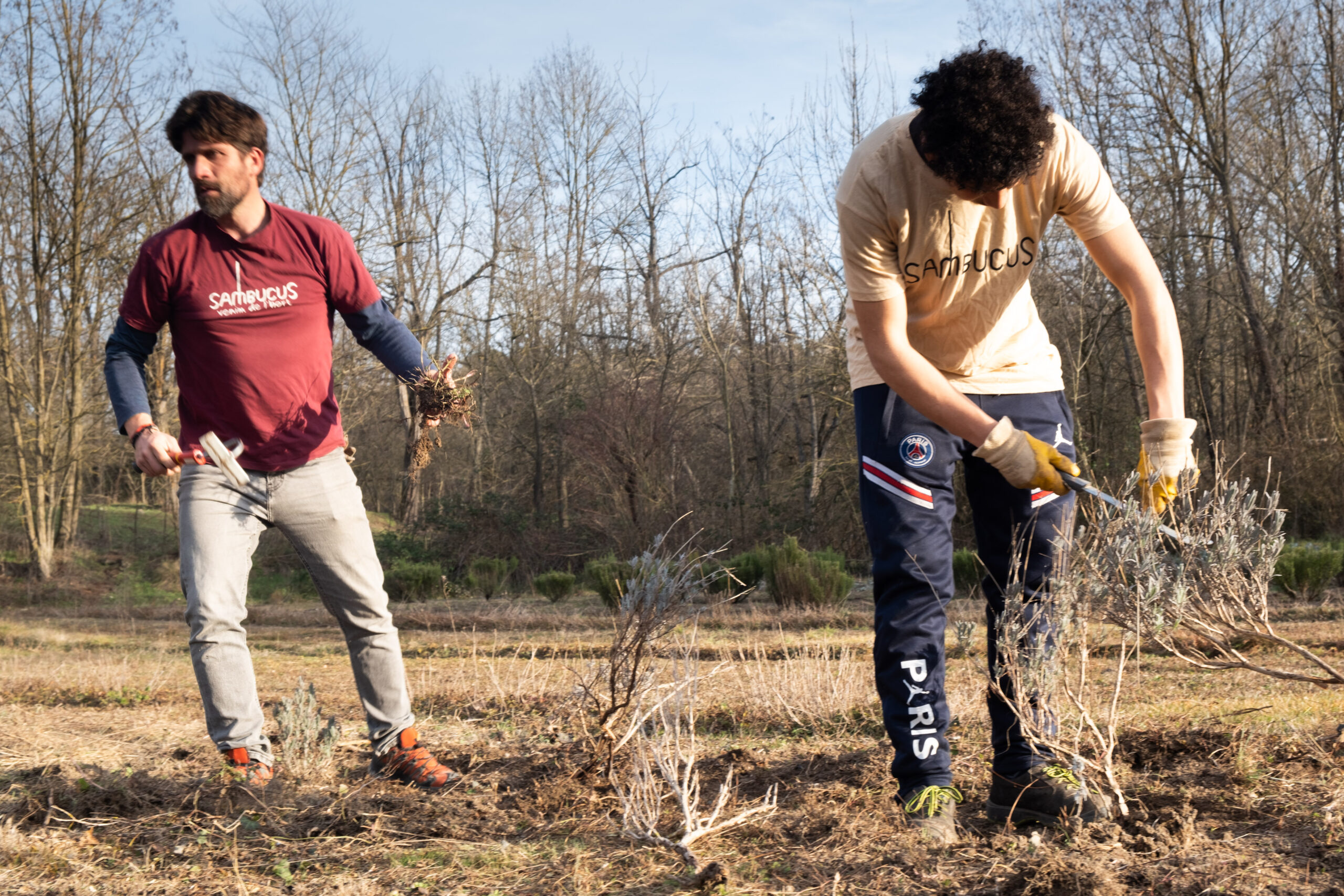 En Toni i en Moha, als camps de Sambucus, al Mas Vinyoles, a Sant Pere de Torelló (fotografia: Adiva Koenigsberg).