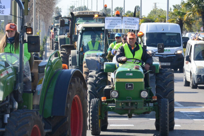 “Cal dignificar la professió”: per què es manifesten els llauradors al País Valencià?