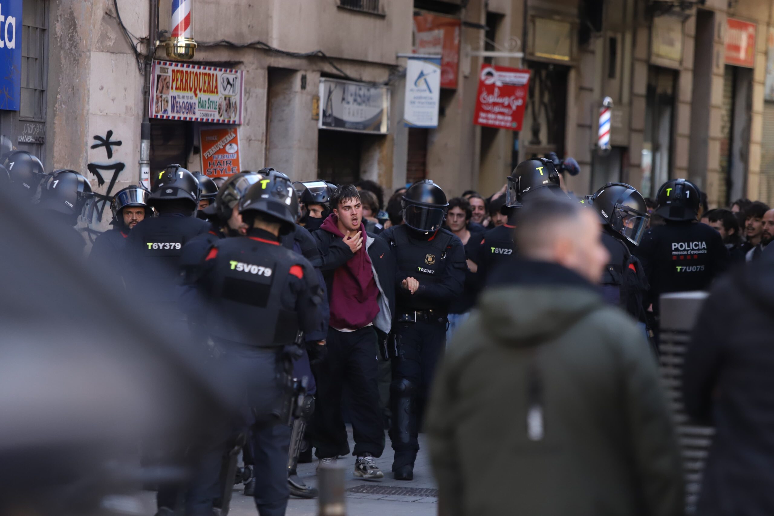 Un moment del desnonament (fotografia: Albert Salamé).