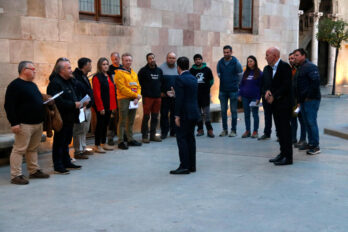 El president Pere Aragonès rebent una representació de la pagesia al Palau de la Generalitat (Fotografia: ACN)