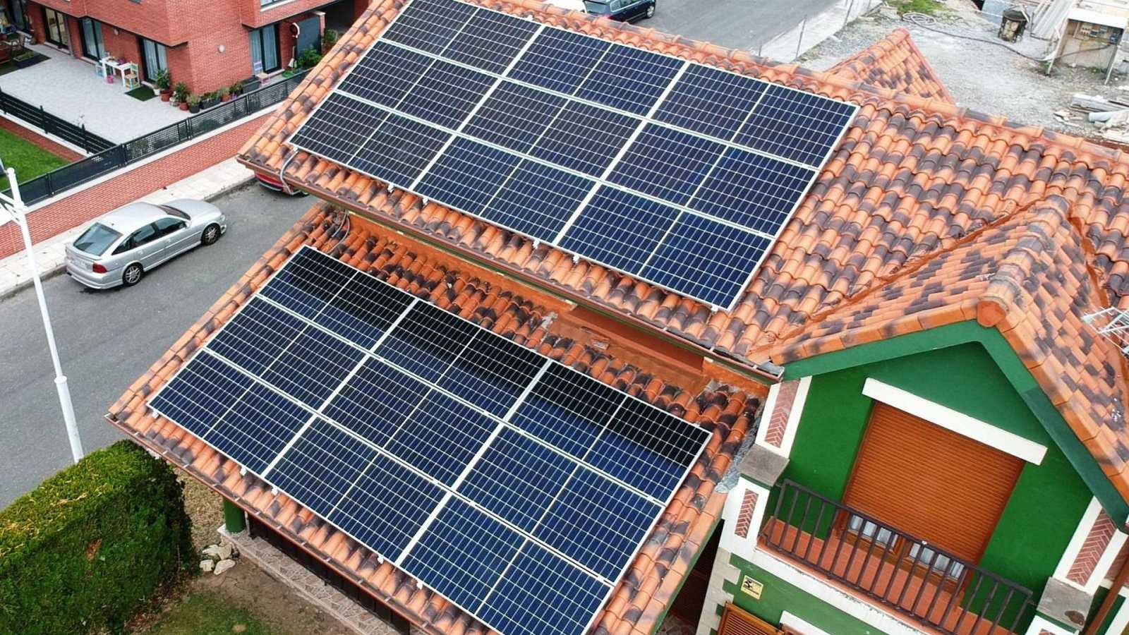 L’autoproducció solar ha estat una de les poques bones notícies del sector renovable a Catalunya, malgrat que ara com ara hi ha una tendència a la baixa en el segment residencial.