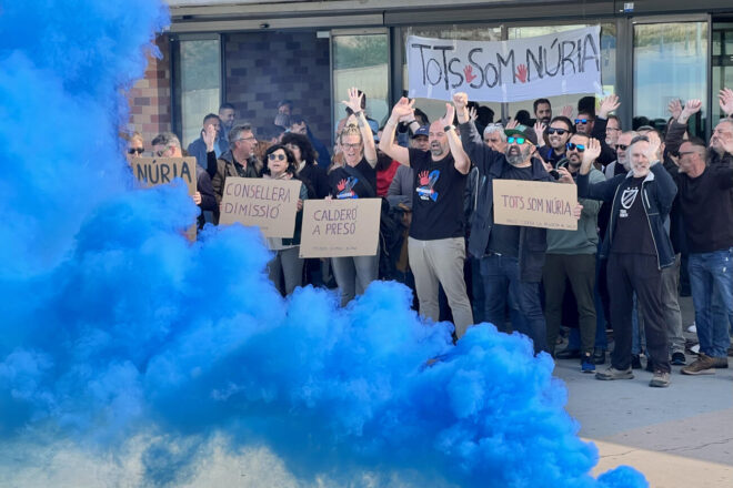 Mig centenar de funcionaris de presons es concentren davant les portes de Brians 2 per exigir dimissions a Justícia