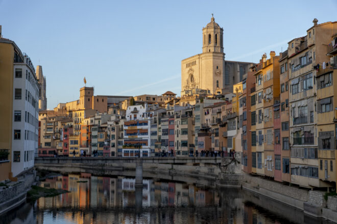 Una dona de setanta-quatre anys s’ha mort després d’haver caigut dins un autobús turístic a Girona