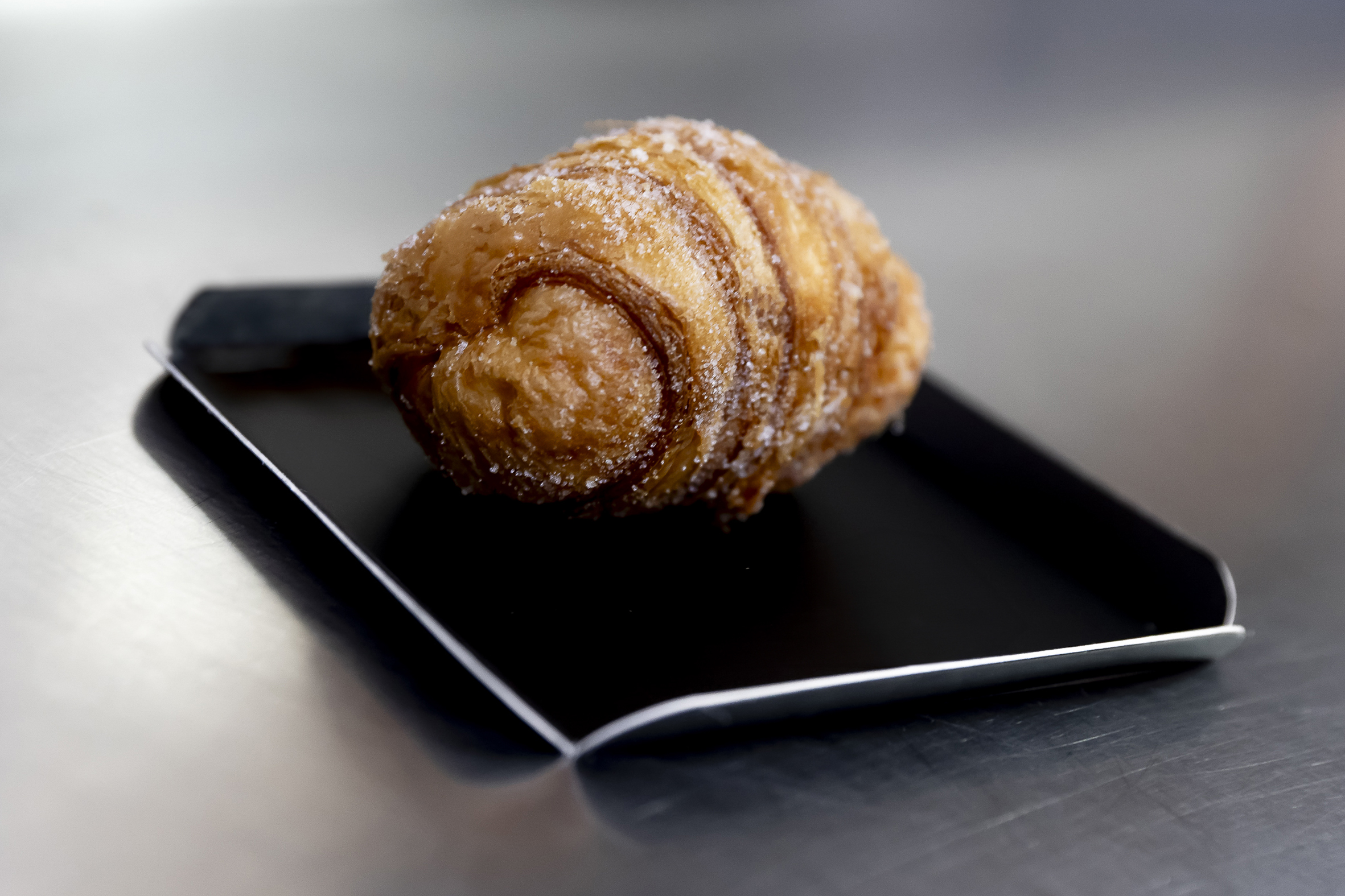 El xuixo de crema és l'estrella de la pastisseria (fotografia: Albert Salamé).