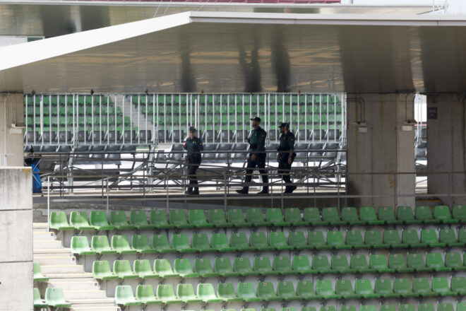 La Guàrdia Civil escorcolla la seu de la Federació Espanyola de Futbol, en una investigació per corrupció i emblanquiment
