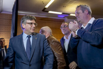 Carles Puigdemont amb Josep Rull i Quim Forn, dijous, en la conferència a Elna (Albert Salamé)