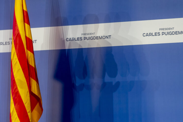 L'ombra de Carles Puigdemont a la conferència d'Elna. Fotografia: Albert Salamé