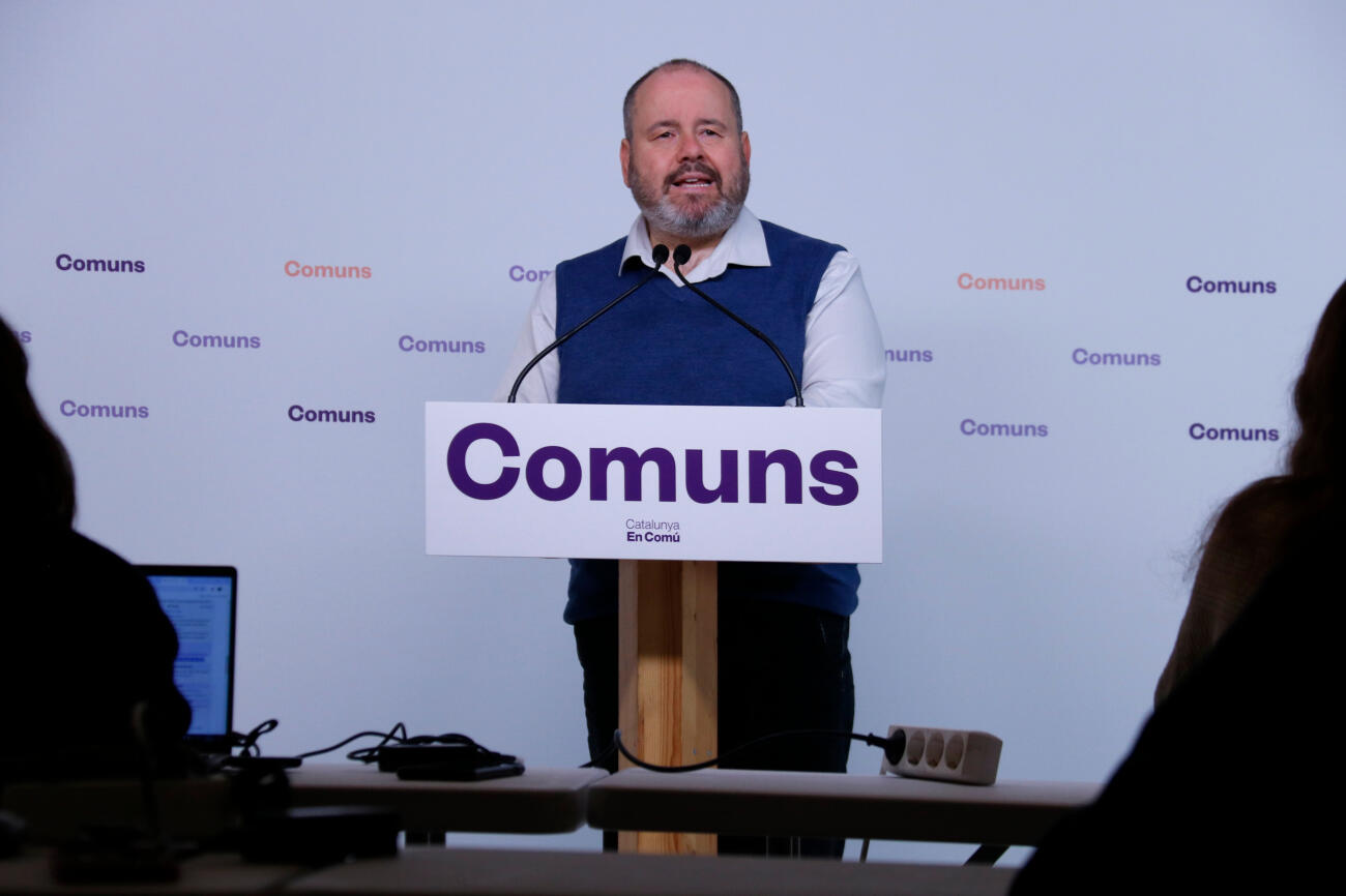 Joan Mena, portaveu del comuns, en una conferència de premsa (fotografia: ACN / Arnau Martínez).