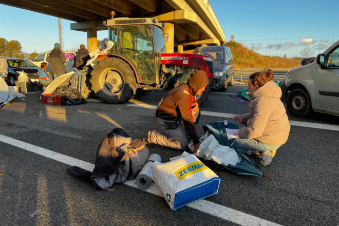 Reoberta la AP-7 després de gairebé un dia de protestes dels pagesos