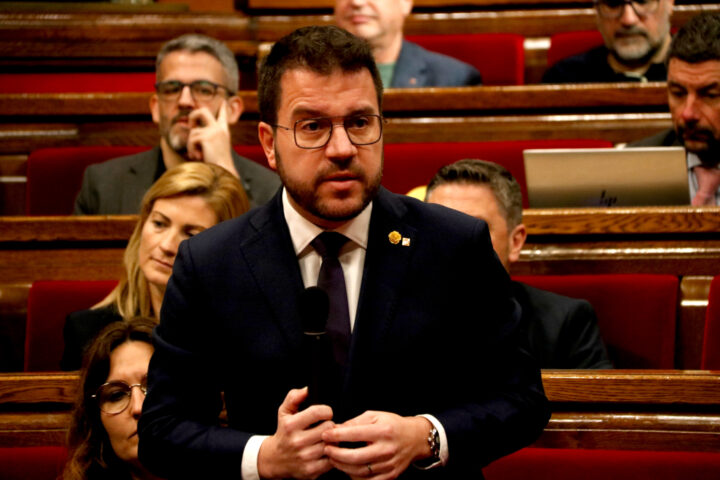 El president de la Generalitat, Pere Aragonès, durant la sessió de control al parlament (fotografia: ACN).