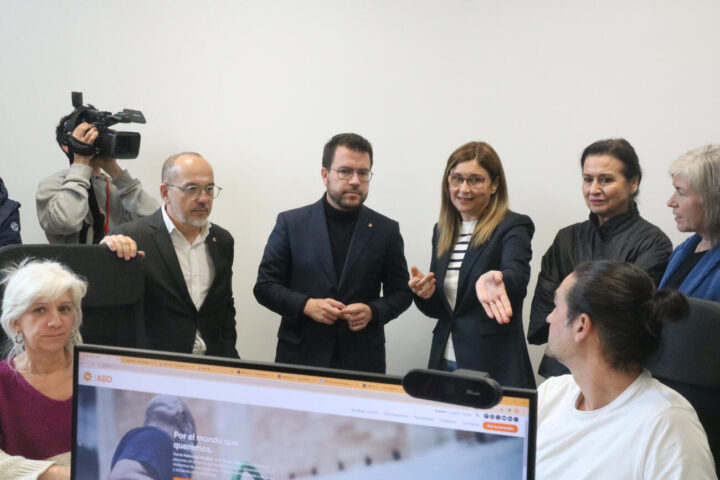 El president Aragonès i el conseller Campuzano coneixen els treballadors de la nova Barnahus de Vilanova i la Geltrú