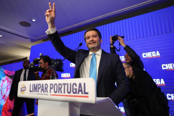 El líder de Chega Andre Ventura, celebra els resultats electorals. (Fotografia de Miguel A. Lopes)