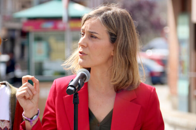 Albiach es presenta per encapçalar els comuns en les eleccions a Catalunya i obre la mà a Podem