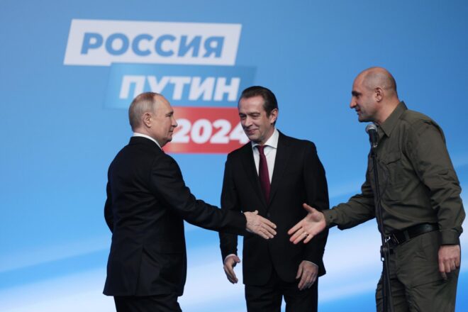 Vladímir Putin revalida la presidència en les pseudo-eleccions de Rússia