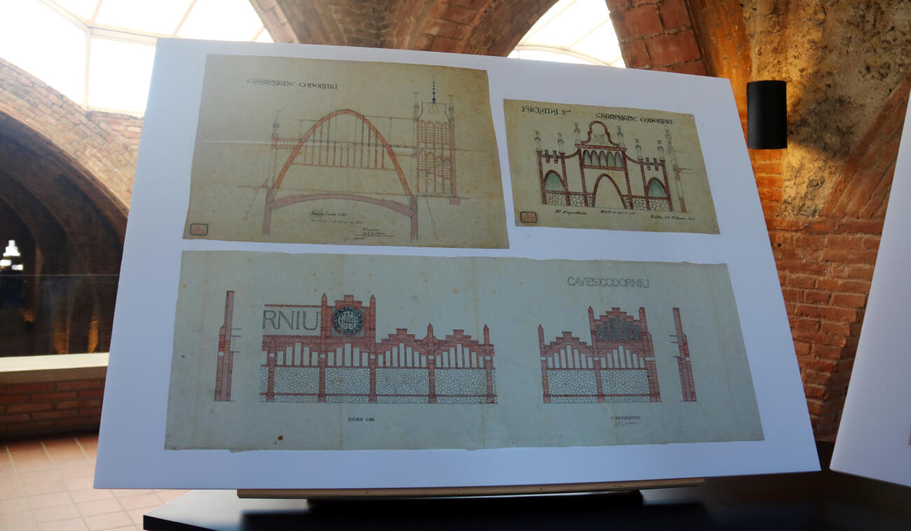 Acte de presentació de la cessió dels plànols al COAC.
