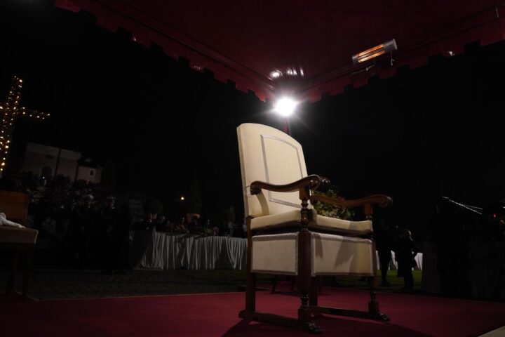 La cadira des d'on Francesc havia de presidir el Via Crucis. (Fotografia de Giuseppe Lami)