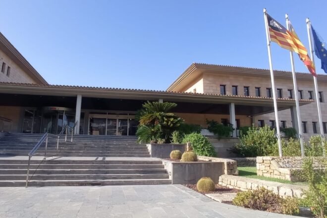 El PP i Vox culminen l’eliminació del català com a llengua preferent de l’Ajuntament de Calvià