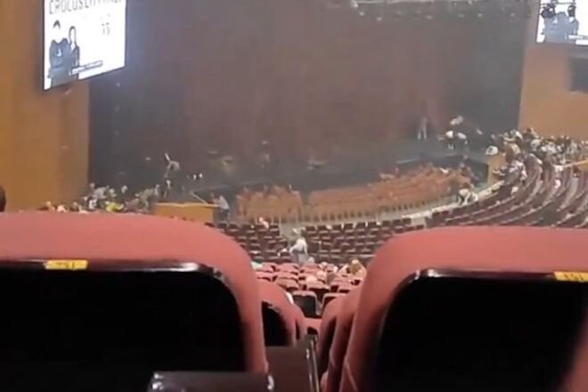 Dotze morts i trenta-cinc ferits, pel cap baix, en un tiroteig en una sala de concerts a Moscou