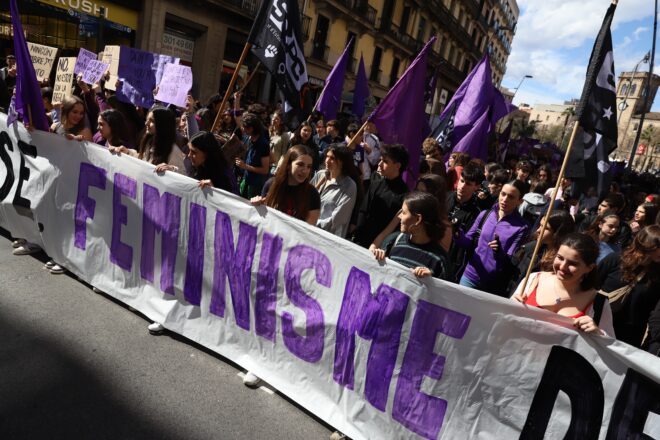 La manifestació d’estudiants pel 8-M omple el centre de Barcelona