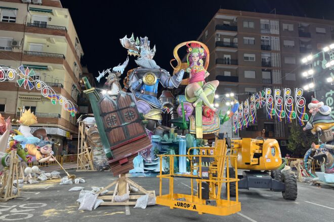 “La vida continua”: així viu les Falles el barri de Campanar