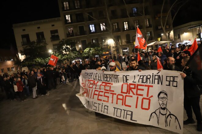 Centenars de manifestants protesten a Barcelona contra la condemna a Adrián Sas